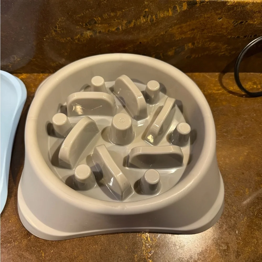 New Non Slip Small Slow Feeder Cat Dog Bowls, Anti-Choking Puzzle Food Bowls